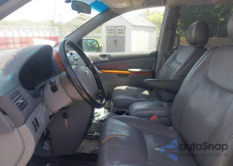 2008 Toyota Sienna Xle z USA, uszkodzony, nr VIN 5TDBK22C38S010150